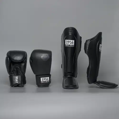 1916 Kickboks Set Leer