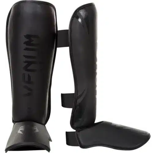 venum-2050-bc-bc-venum-2050-bc-bc-galery_image_1-shinguard_standup_challenger_black_black_hd_01-700x700