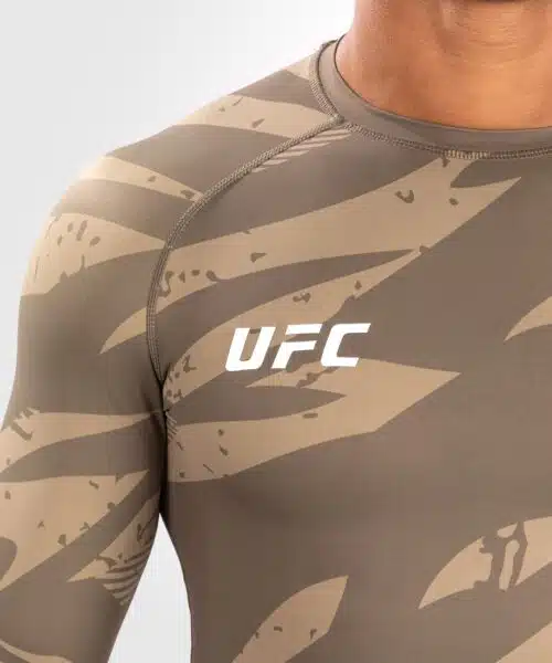 UFC Adrenaline By Venum Fight Week Prestatie Rashguard Met Lange Mouwen - Desert Camo