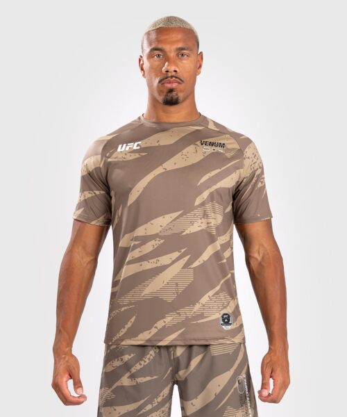 UFC Adrenaline By Venum Fight Week Dry Tech T-Shirt Voor Mannen - Desert Camo