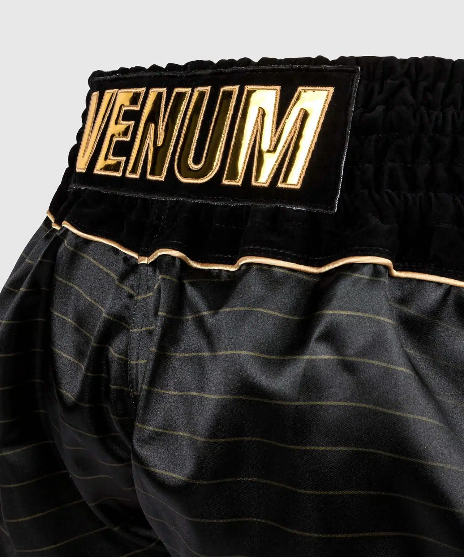 Venum muay thai short attack black/gold
