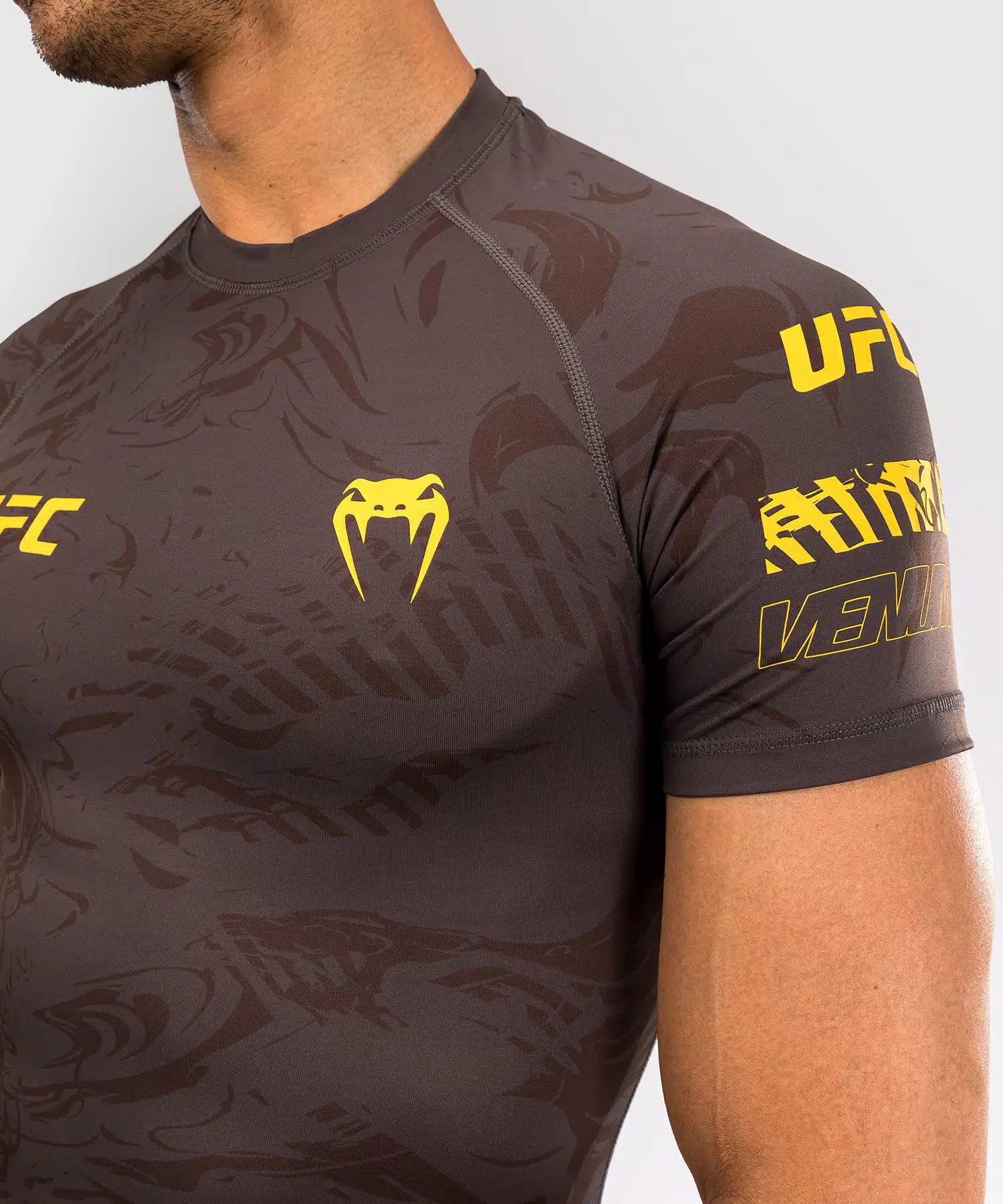UFC Venum Performance Rashguard Korte Mouwen Dark Brown