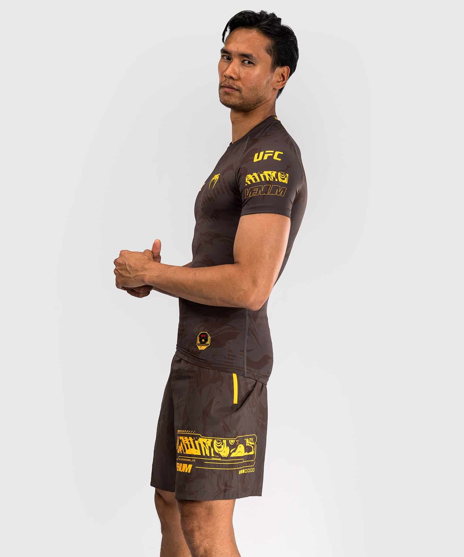UFC Fusion by Venum Fight Week Performance Rashguard met Korte Mouwen voor Heren - Earthen Brown