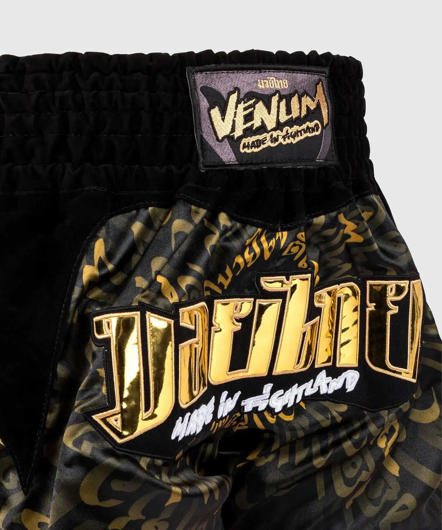 Venum muay thai short attack black/gold
